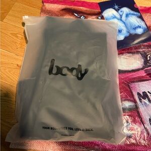 Body by raven Tracy backshot sweatsuit 2.0
Only the bottom left available